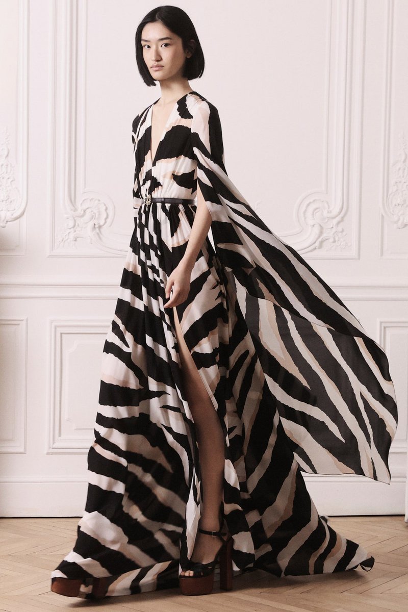 LadymiaMicky's tweet image. Collezione Pre Fall 24 Elie Saab @ElieSaabWorld #ElieSaab #PreFall24 #moda #outfit #look #fashion #fashionstyle #style #fashionista #trendy #tendenza #glam #glamour #musthave 👗😍❤️