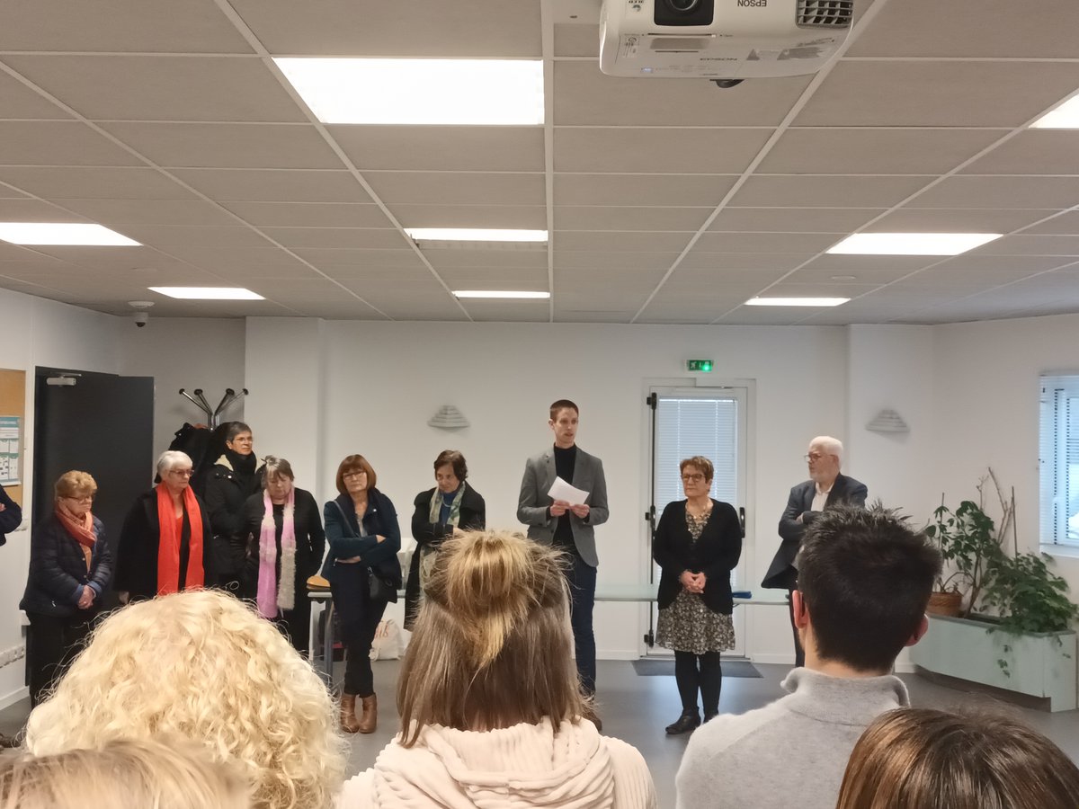 udaf_53's tweet photo. 🔽 L'UDAF53 fête ses vœux pour 2024 ! 🔽

▶️ Pour cette belle année 2024, l'UDAF53 remercie toutes les équipes pour le travail de qualité qu'ils ont fourni pendant l'année 2023🍾🥂

Un GRAND MERCI à vous ! 👏🤗
#laval #udaf53 #mayenne #Voeux2024 https://t.co/bo3oTGYWva