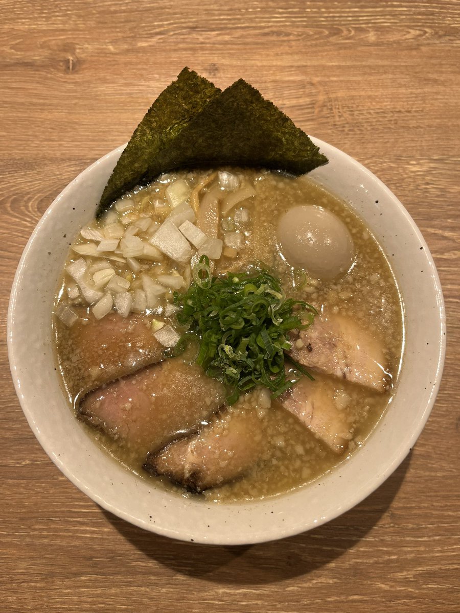 nyao0324's tweet photo. 【R+】@池袋
『さえずり』間借り営業
ブラックラーメン+生卵
特製背脂中華そば
ブラックラーメンはクセになる味☝️✨
チャーシュー美味すぎた‼️
恐る恐る入った店内…
お店見つけた時はなんか嬉しかった✨
#ラーメン
#隠れ家すぎるラーメン屋
#Rplus
@Rplus0911 https://t.co/Lf9SiGTqYp