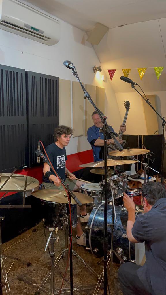 PopstarpartyL's tweet photo. Come to ours for some #bandpractise, #recording, #photoshoot and anything in between. 
We are open 7 days a week with free parking and strong wifi.
02084445054
#musicstudio #recordingsession #onlocationshoot #mixing #mastering https://t.co/WeRoCjA5pY