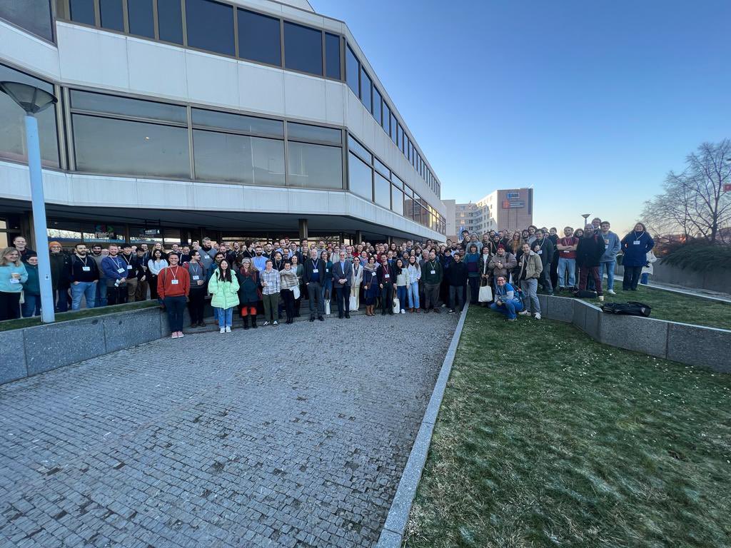 Biogeography's tweet photo. Group photos! 🥶 #ibsprague2024 https://t.co/ZZYjkycBps