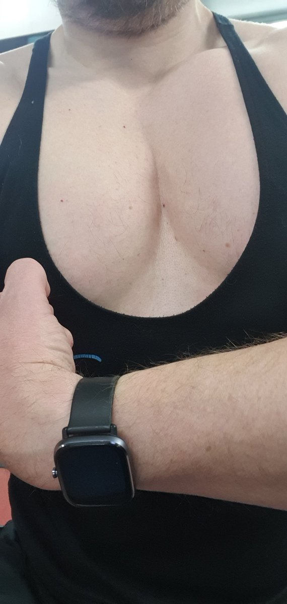GavinWi79234383's tweet photo. #InternationalChestDay at #gymboxbank  💪💪💪 I want to sleep not work now 🤣 #bodybuilding #muscles #pecs #hevage #ChestDay #gethuge #projectmutate #sizematters #TeamVikingMuscle #gymbox https://t.co/p7vcXgDXVi