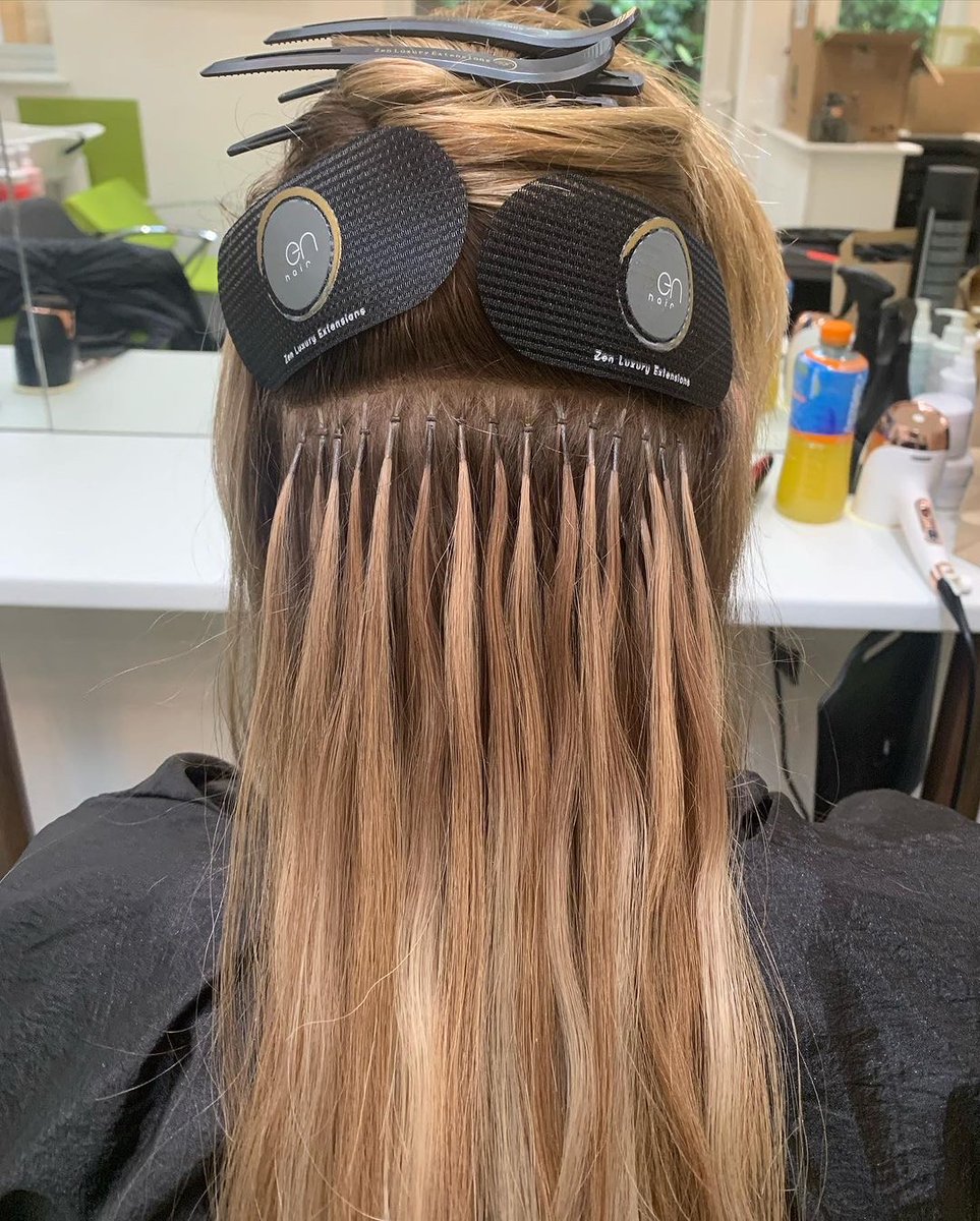 Swipe for under the hood 👀
Hair by @sophiathehairstylist 
⁠

#hairtransformation #zenluxuryextensions  #hairstylist #nanohairextensions #nanoextensions