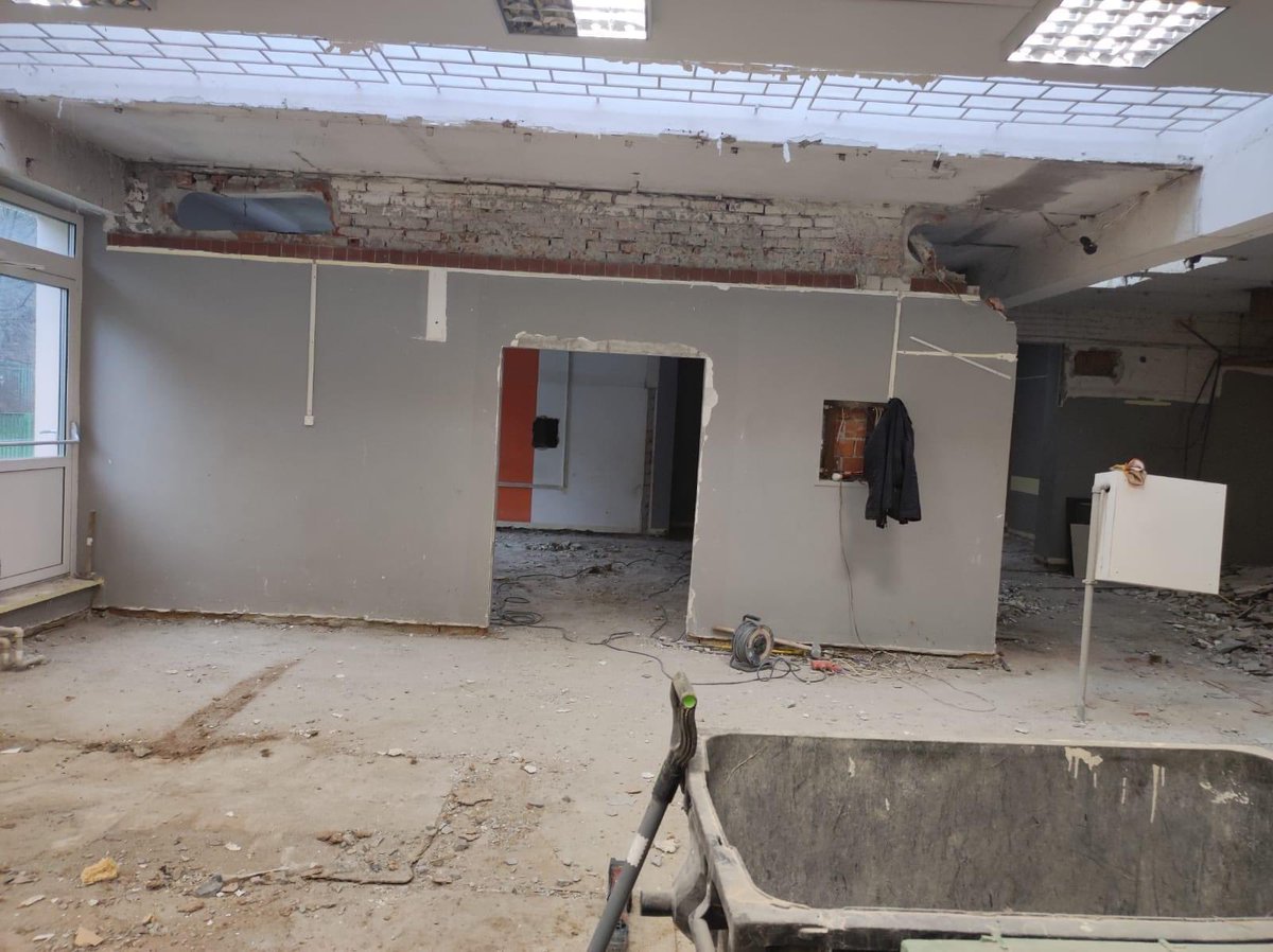 MiastoUrsynow's tweet image. Rozpoczęły się prace budowlane przy #FabLabUrsynów na #Dembowskiego. Przy liceum powstanie przestrzeń kreatywna dla mieszkańców.
Stolarnia, druk 3D, modelarnia, pracownia audiowizualna, pracownia krawiecka etc. mają być dostępne dla mieszkańców pod koniec roku via @RobertKempa75