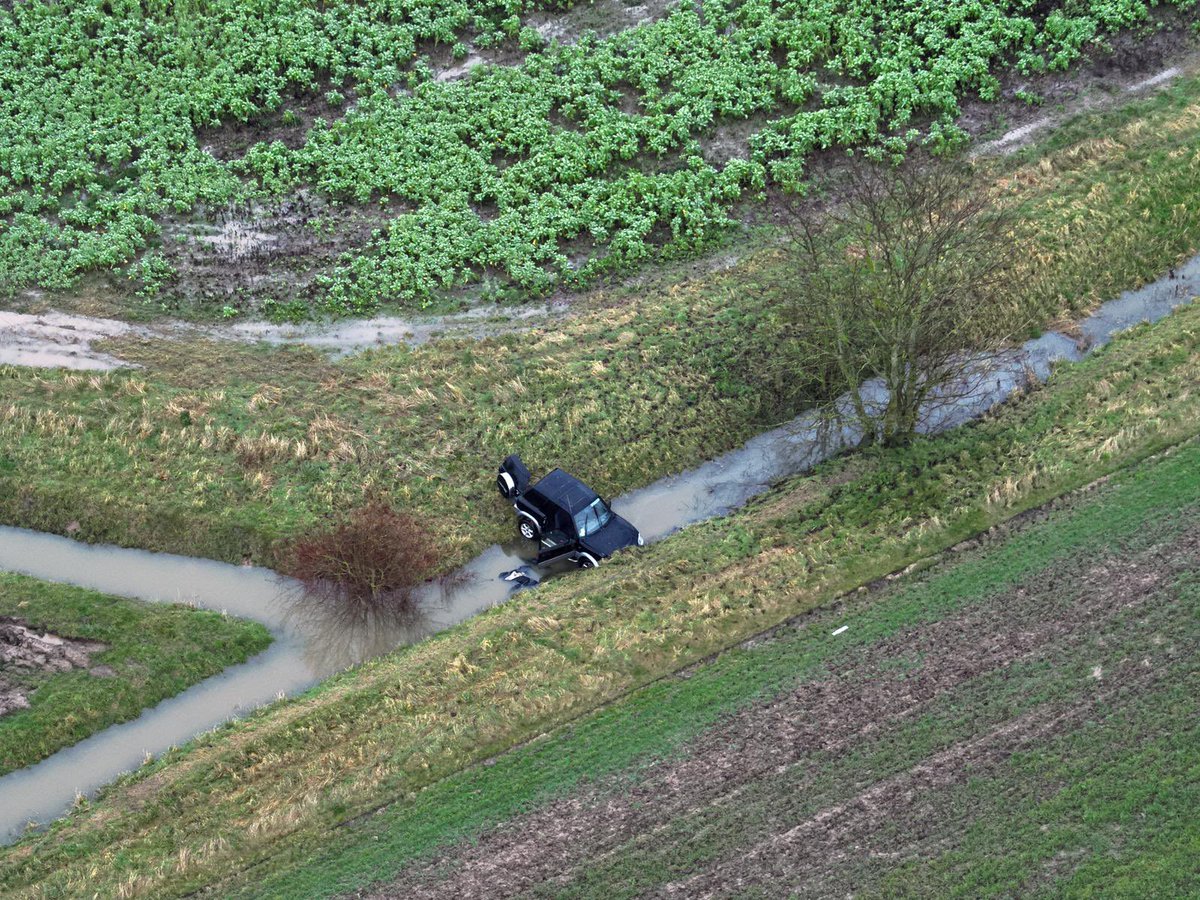 Lincolnshire Police Drones (@lincscopter) on Twitter photo Great <a href="/LincsPolice/">Lincolnshire Police</a> #teamwork and a quick find for our <a href="/SkegnessPolice/">Skegness Police</a> #drone pilot at this incident. 3 in custody for hare coursing. Great <a href="/LincsPolice/">Lincolnshire Police</a> #teamwork and a quick find for our <a href="/SkegnessPolice/">Skegness Police</a> #drone pilot at this incident. 3 in custody for hare coursing.