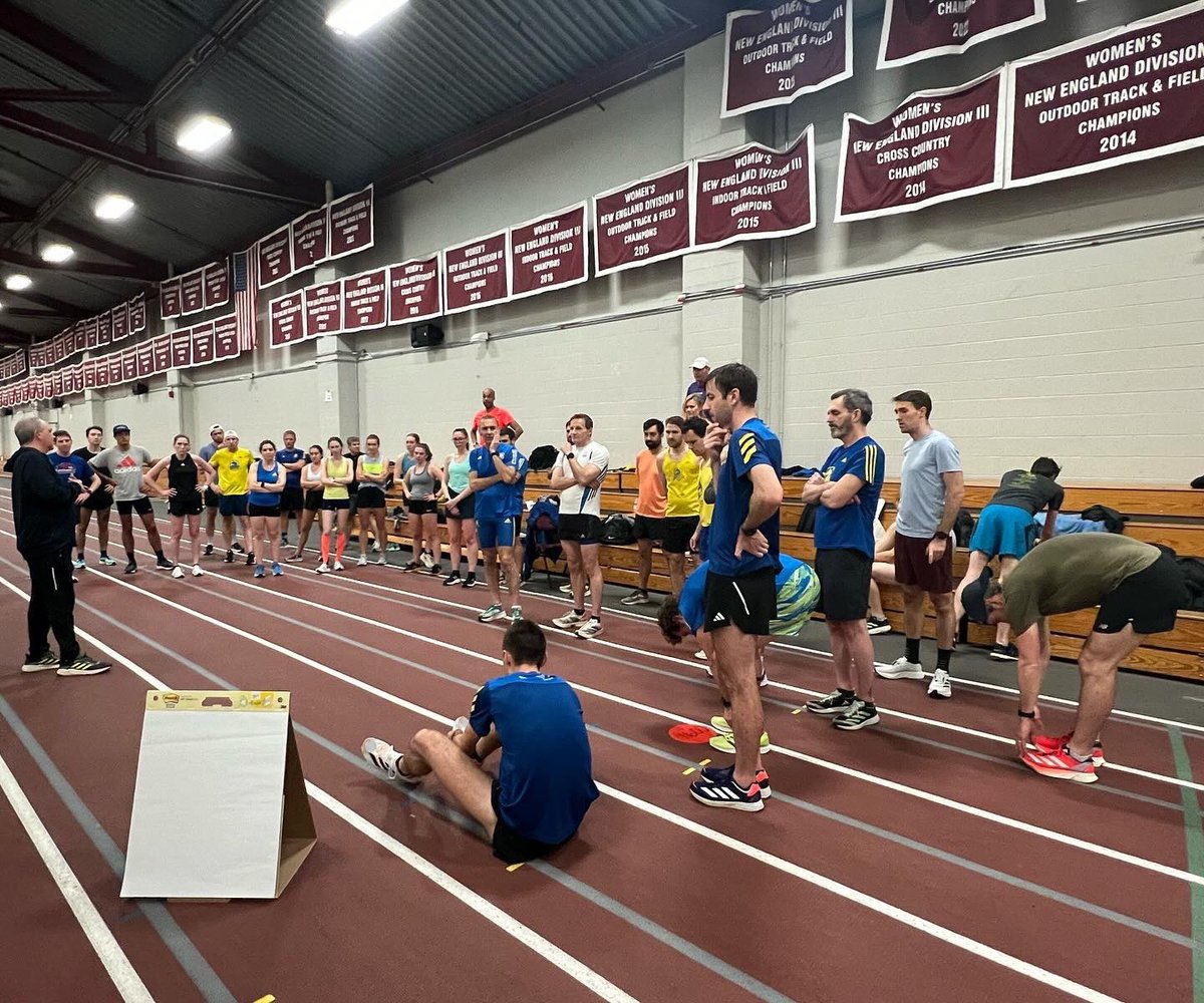 RunTeamBAA's tweet photo. Hitting the indoor track on a cold, rainy night 🌧️🦄💙💛 #BAARC #tracktuesday #teamwork https://t.co/Xcu53uizlV
