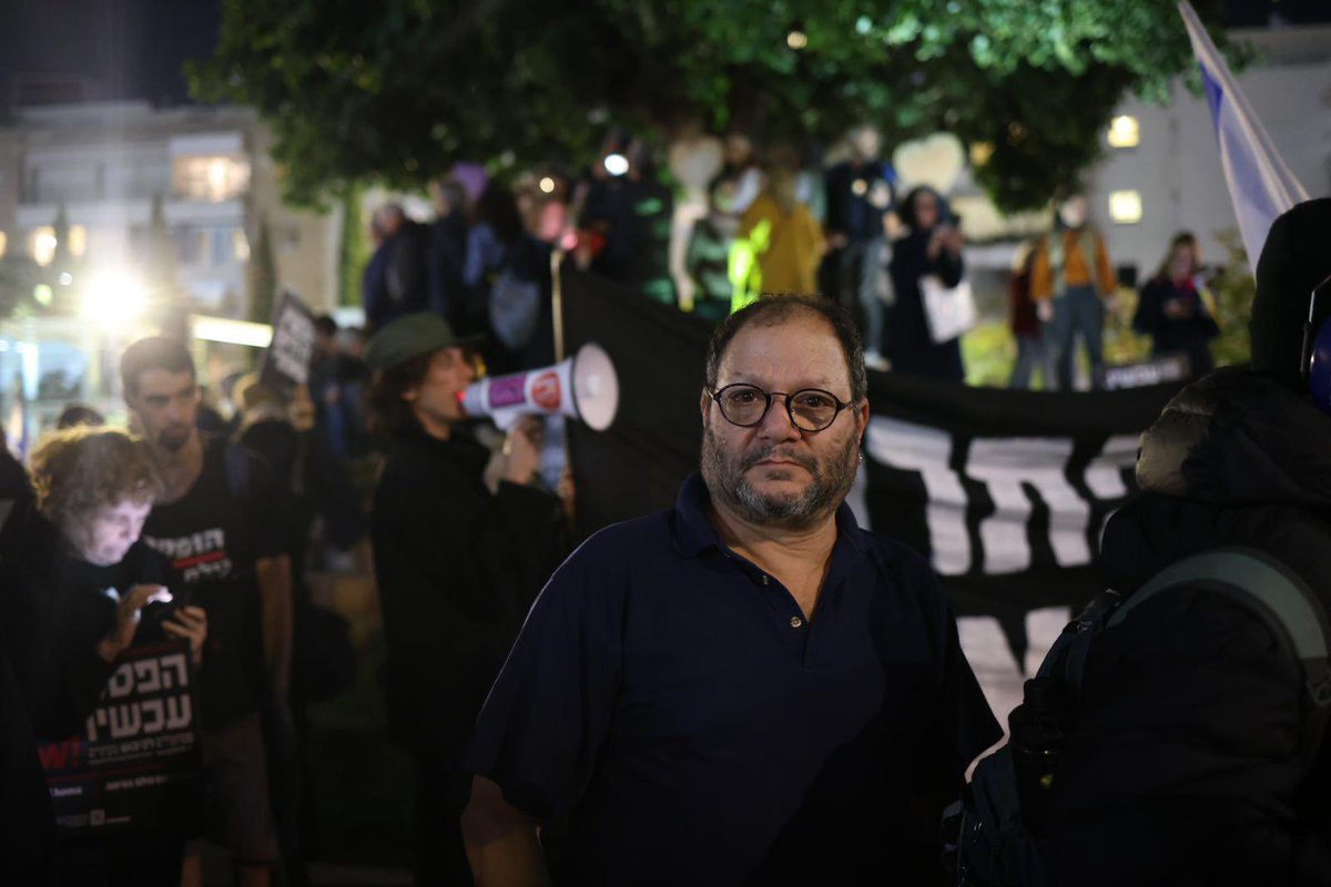 Jules El-Khatib (@ju_khatib) on Twitter photo Zum ersten mal soll ein israelischer Abgeordneter dauerhaft aus dem Knesset geworfen werden!
Es geht nicht um einen der Abgeordneten, die die Vertreibung aller Palästinenser fordern oder die meinen Kinder in Gaza verdienten den Tod, sondern um den Friedenspolitiker <a href="/ofercass/">Ofer Cassif עופר כסיף عوفر كسيف</a>! Zum ersten mal soll ein israelischer Abgeordneter dauerhaft aus dem Knesset geworfen werden!
Es geht nicht um einen der Abgeordneten, die die Vertreibung aller Palästinenser fordern oder die meinen Kinder in Gaza verdienten den Tod, sondern um den Friedenspolitiker <a href="/ofercass/">Ofer Cassif עופר כסיף عوفر كسيف</a>!