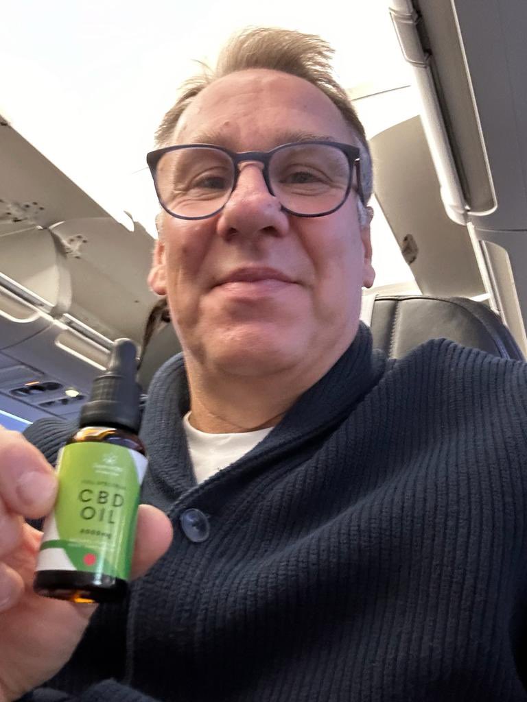PaulMerse's tweet image. Flying to Ireland 🇮🇪 today and thank god I’ve got @supreme_cbd with me,  everyone knows I’ve been the worst anxious flyer for years but now I can finally enjoy my flights 🙏🏻 supremecbd.uk game changer