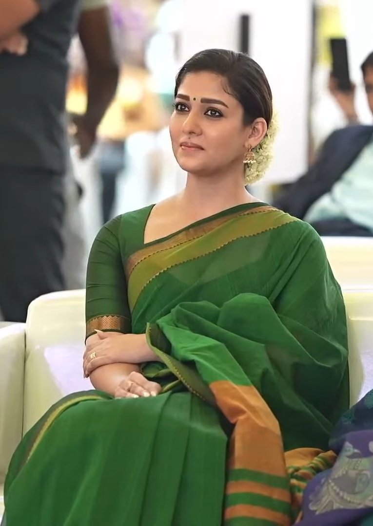 She's so damn gorgeous 🥺😍💚

#femi9 #Nayanthara
#LadySuperstarNayanthara 🫶