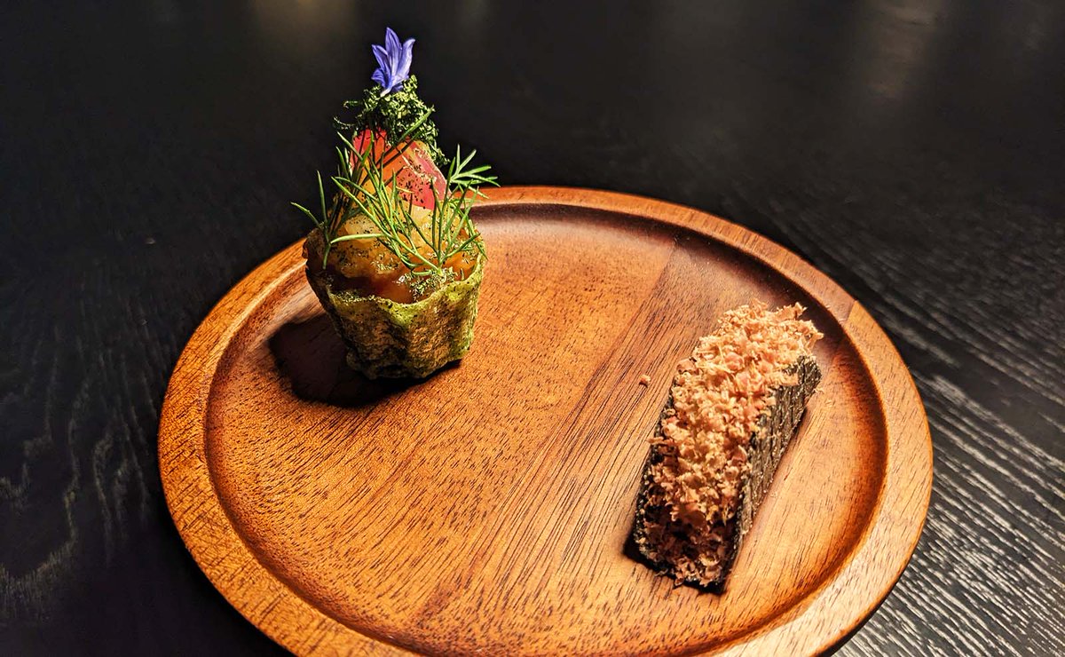 Große Kunst wird im Gourmetrestaurant Yoso der PURS Fine Hotels & Restaurants serviert... kulinariker.de/japanische-aes…

#Wolfsbarsch #Trüffel #VinSanto #Michelin #FoieGras #kulinariker #Yoso, #PURS #FineHotelsRestaurants #PeterFridén #deutschland #gourmet