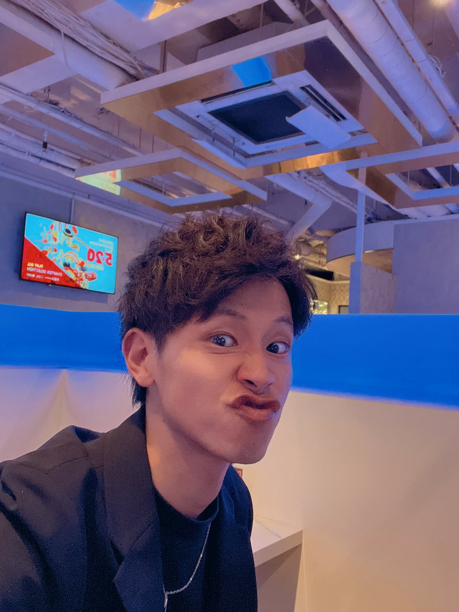 oosakanoilemen's tweet photo. 19時からOpenしましたー！
初回の方も待ってますね☺️

#ミナミ
#難波
#初回
#ホスト
#ホスクラ https://t.co/mPUHPJ6tz0