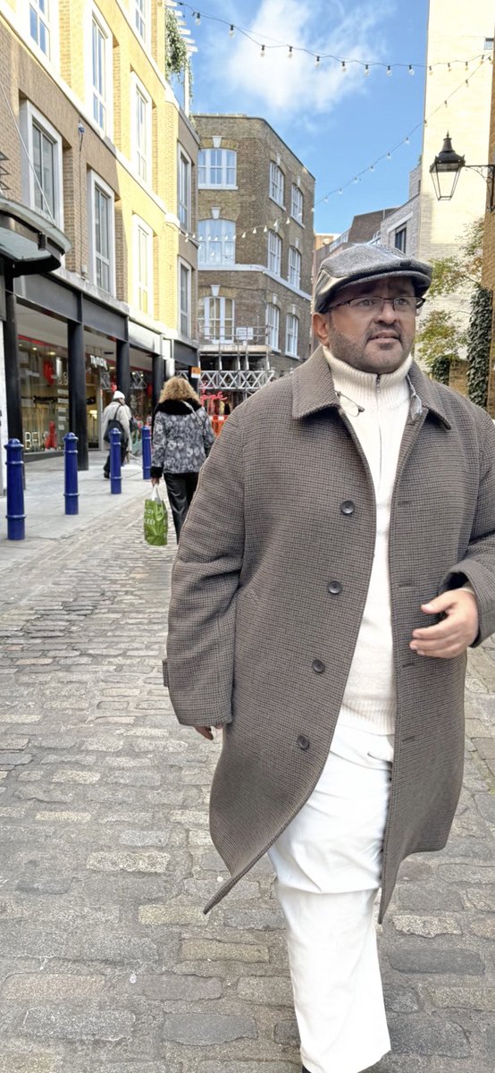 الحمدلله عدد ما كان وعدد ما يكون وعدد الحركات والسكون الحمدلله على أدقِّ النعم 
 
اللهم لك الحمد ع سلامة عمي صبحي بن ثالبه ونجاح عمليته   

والله يتمم له عافيته ويلبسه ثوب الصحة والعافية ❤️🤲🏼