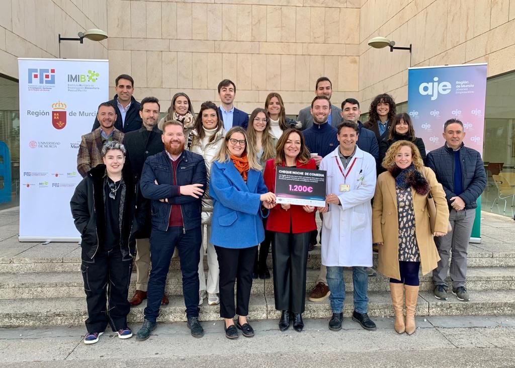 Gracias @AJERegionMurcia por el compromiso y la donación de lo recaudado en vuestra gala, y al grupo de #investigación que lidera la Dra. María Luisa Cayuela, que trabaja en la búsqueda de la cura para la mutación genética IRF2BPL(NEDAMSS) @sonrisaelenita #PorLaSonrisaDeElenita