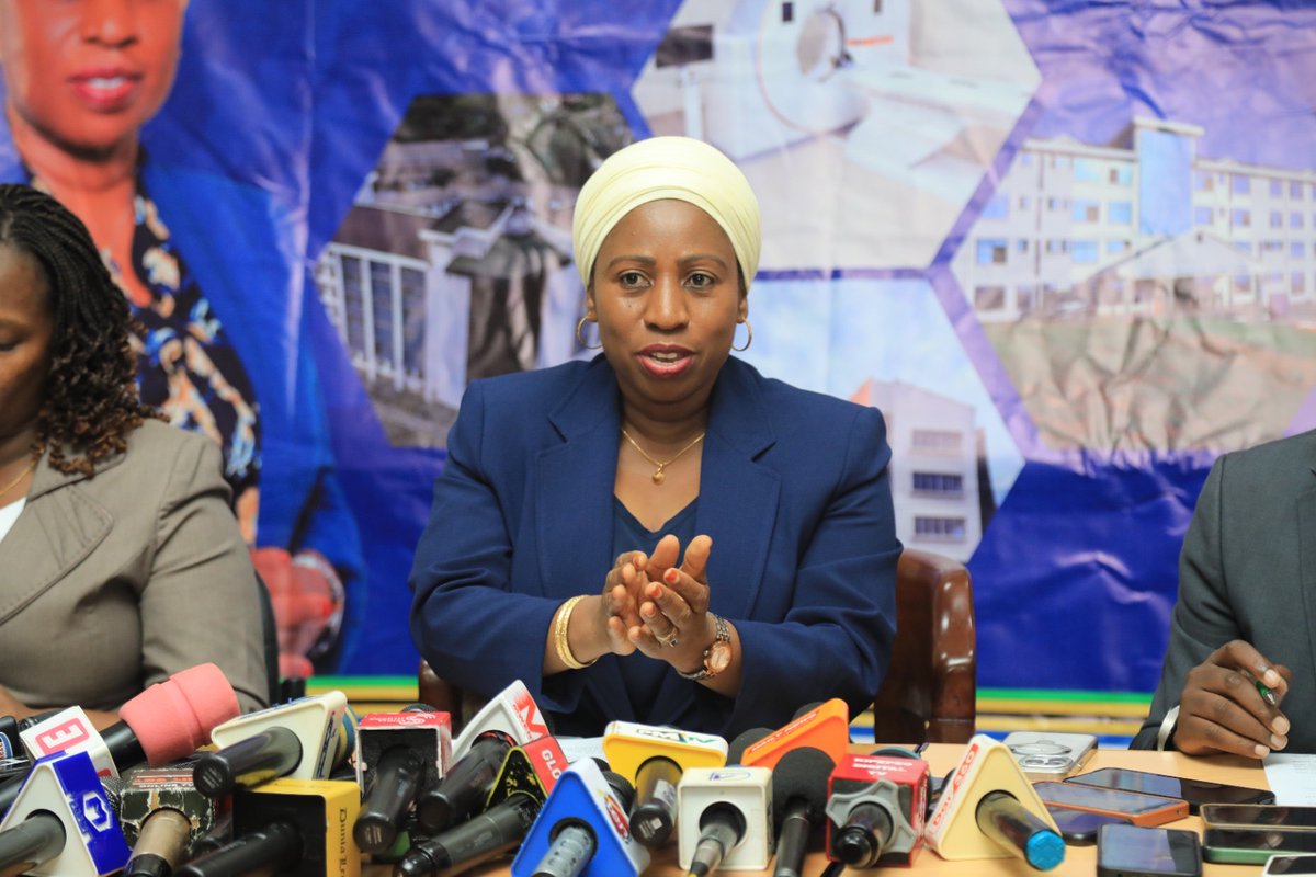 wizara_afyatz's tweet photo. "Mwaka 2022 kulikuwa na mahudhurio ya wagonjwa wa nje (OPD) 41,347,690, Mwaka 2023 kulikuwa na mahudhurio ya wagonjwa wa nje 42,252,741. Wagonjwa waliolazwa (IPD) Mwaka 2022 walikuwa ni 1,630,722 huku Mwaka 2023 walikuwa wagonjwa 1,622,979. Wagonjwa / wateja hawa walipata huduma katika ngazi zifuatazo: Zahanati - 33%, Kituo cha Afya - 18%, Hospitali za Halmashauri - 23%, Hospitali za Rufaa za Mikoa – 9% pamoja na Hospitali za Rufaa za Kanda, Maalum na Taifa – 17%" Waziri @ummymwalimu