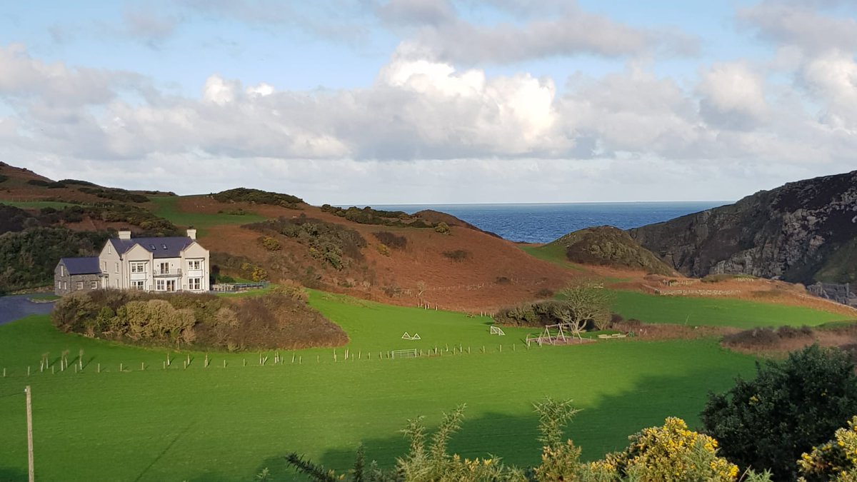 Make the most of our 2024 January sale!✨️

£100 per night off from 1st February 2024 to 31st August 2024.

Visit llanlliana.com/booking to view our availability

(Offer ends 31/01/24)

#llanlliana #cemaesbay #llanbadrig #selfcatering #luxury #coastalretreat #anglesey