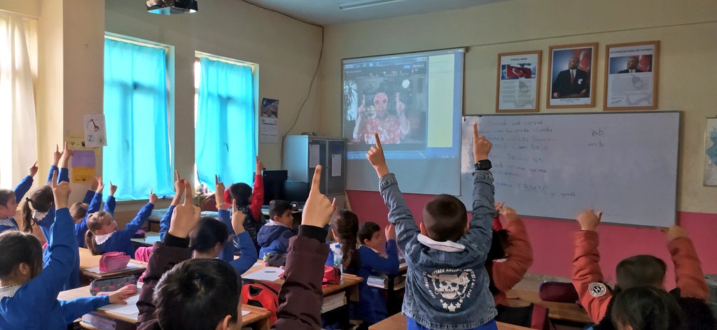 SehitVeli's tweet photo. "Dilimizin Zenginlikleri Projesi" kapsamında yazarımız Sayın Tülin Kozikoğlu'nun online söyleşisine katıldık.
Randevu ayarlamaları için Okul Öncesi Öğretmenimiz Büşra Yeşildal'a teşekkür ederiz. 
@malikumbuzoglu
@AksarayMem
@metinalpaslan40
@TC_Eskil 
@Eskil_MEM 
@brahimkler2 https://t.co/qIHbLSSyAb