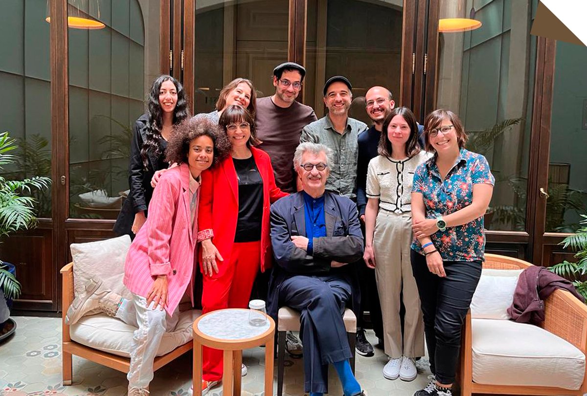 FastenFilms's tweet photo. 🤝🏼 Nou projecte a la vista per a aquest 2024! Posem fil a l'agulla al projecte #Dasha de la guionista #NataliyaKolesova , que ha format part de la primera edició de la Residència de guions de @academiacinecat
#fastenfilms #productora #producers https://t.co/JV2SdxjDO1