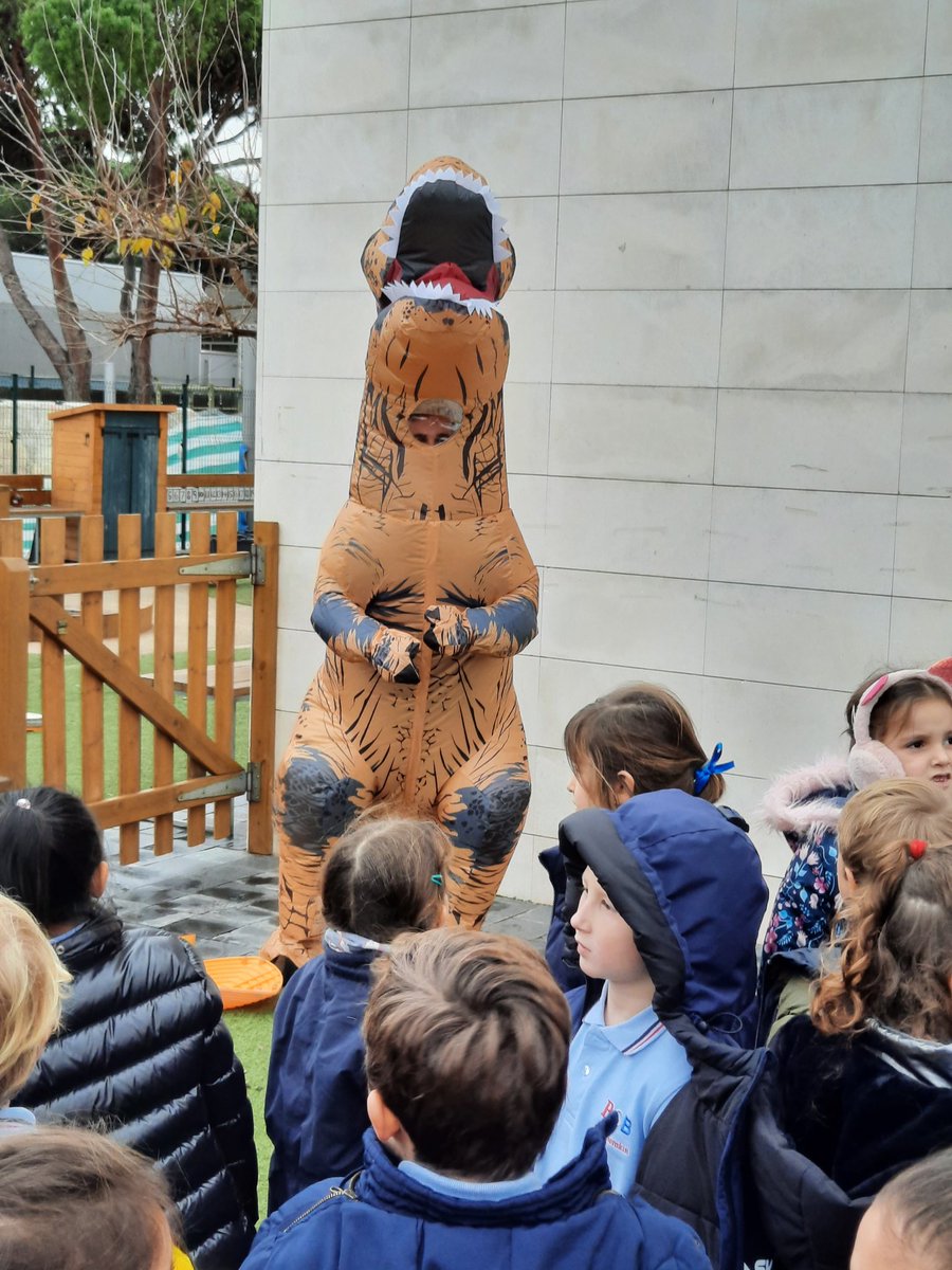 judybsb49's tweet photo. @BSB_Barcelona Such an exciting launch of Y1's Inquiry unit for this term. Where has the dinosaur come from? @OxleyRosalyn @LJGW06 https://t.co/isvdHtnvhJ