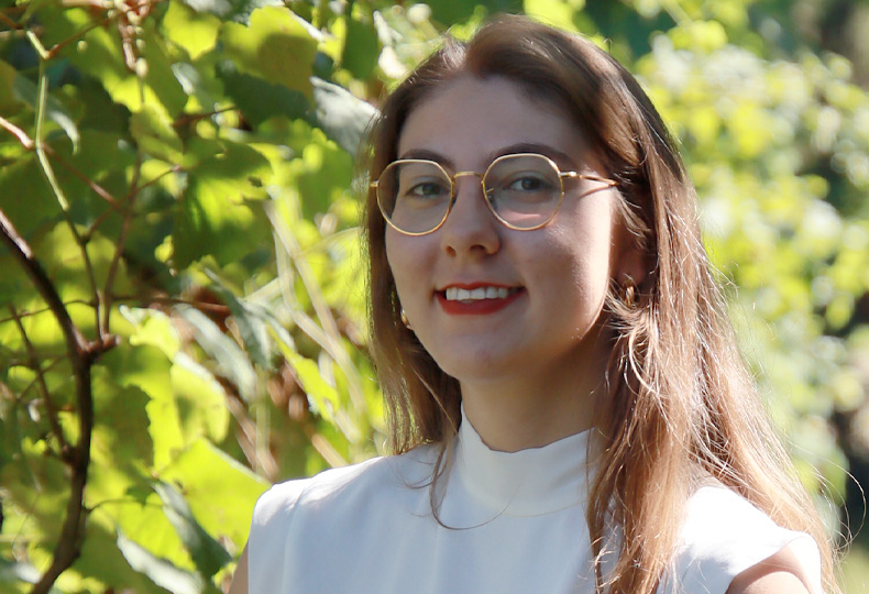 [PORTRAIT D'ÉLÈVES] Camille Réau est en #SHS à l'@ENS_ParisSaclay et suit une année spécifique en recherche-création (ARRC). 'On apprend à faire des ponts entre les sciences, la recherche et le monde de l’art.' ens-paris-saclay.fr/actualite/cami…