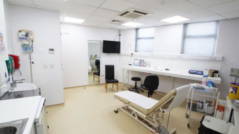 NovaLoca's tweet image. A ground floor commercial E class unit from Lewis &amp;amp; Co - 2,334 Sq Ft with extensive frontage and 2 car parking spaces at the rear. #Fulham High Street. buff.ly/3HfcDT4 #commercialunit