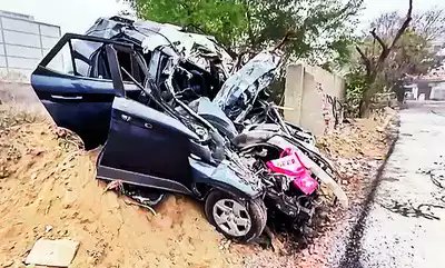 Two policemen among 4 killed in separate road accidents in Delhi.

samacharam.in/two-policemen-…

#samacharam #DelhiAccidents #RoadSafety #TrafficIncidents #Police #AccidentInvestigation #SafetyAwareness #HaryanaRoadAccidents #India