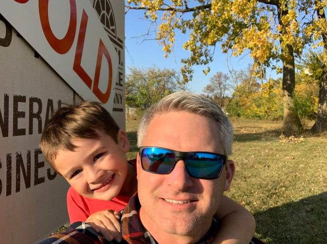 timothyguild's tweet image. 🎓 Graduating from vet school was a dream come true after years of hard work. 🏥 Yet, nothing compares to the overwhelming pride of holding the keys to MY OWN CLINIC! 🗝️ Double the joy, double the dreams realized. Living the #VetLife to the fullest! ✨ #ClinicOwner…