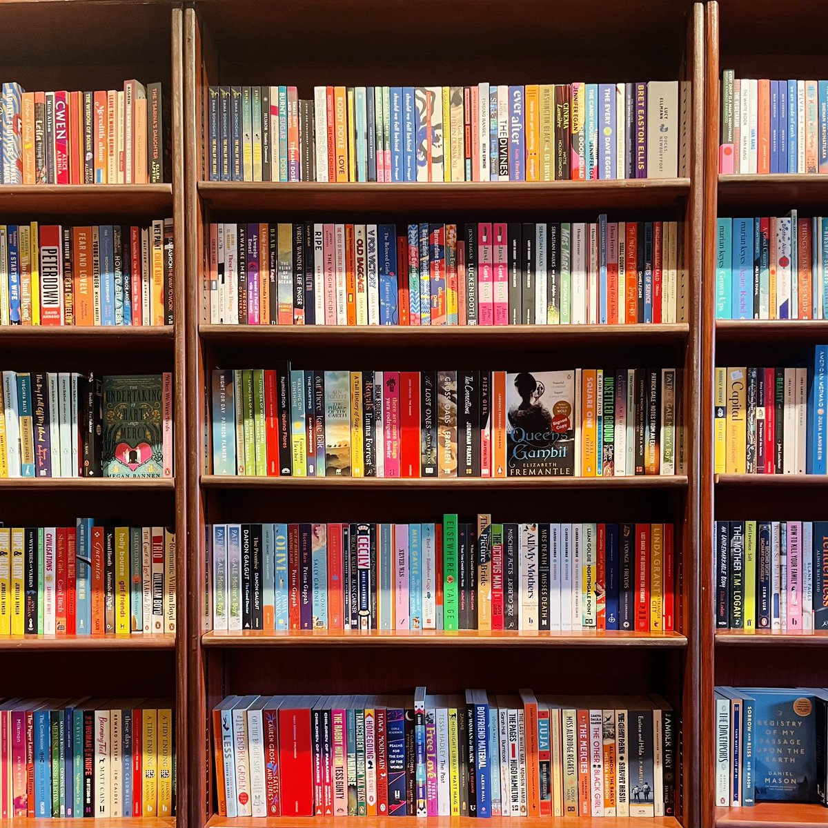 This is crazy. Not only do all the books fit on the shelf but we have room for face-outs! Rest assured this is the calm before the storm, we’ve got approximately 1 million books coming in this week 📚📚📚📚📚