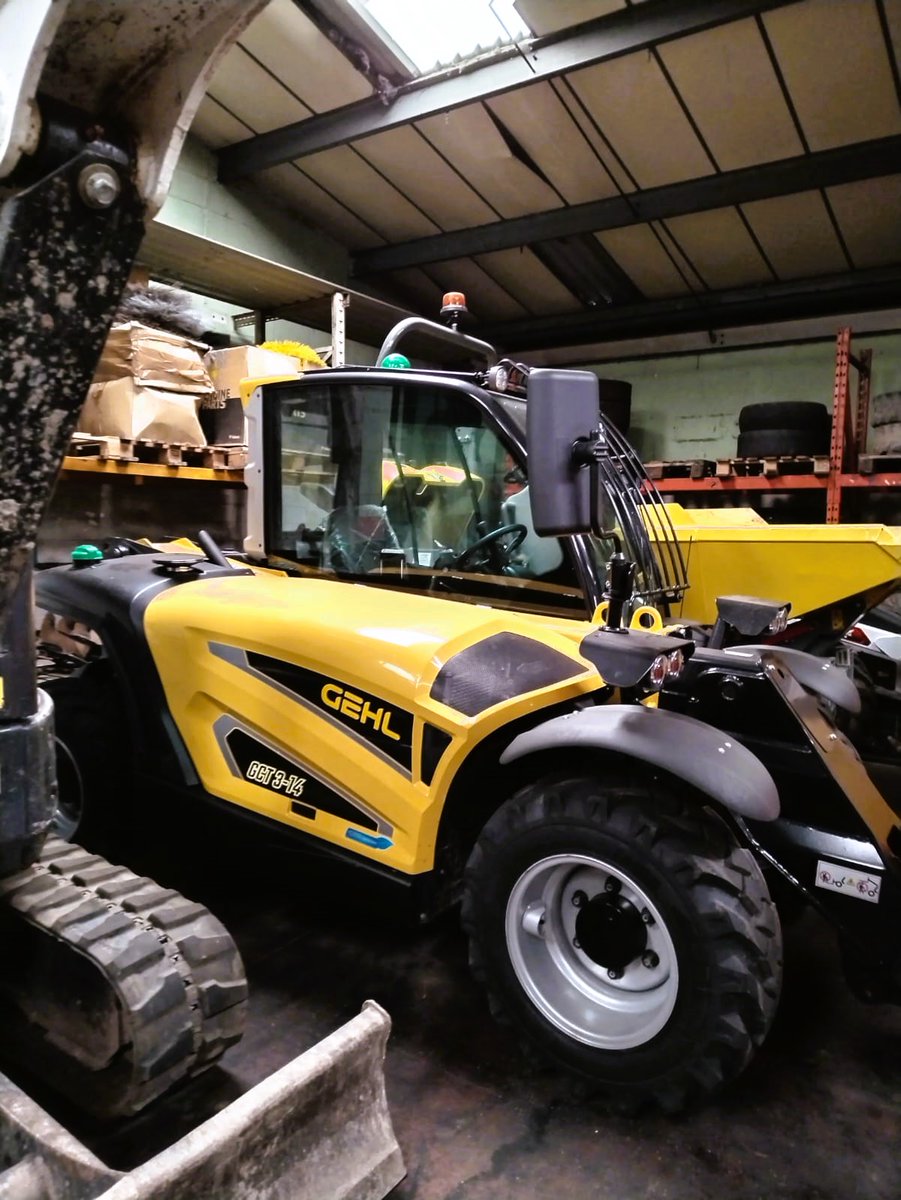 We have kickstarted the new year in full swing here at Huskisson, with an incredible fleet of #Gehl machines taking over our workshop 🤩 Give us a call on 0151 922 2761 and find the perfect machine for your job or project. #gehl #skidsteer #telehandler #construction #agricultural