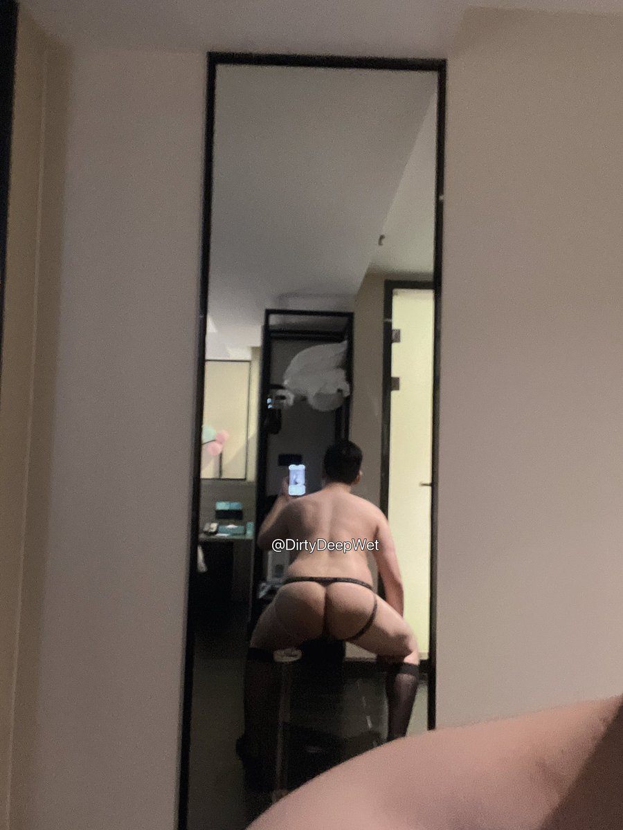 #OS 
#喷尿 
#被打桩 
果然下班还是要精液喂饱坐了一天的骚逼才行