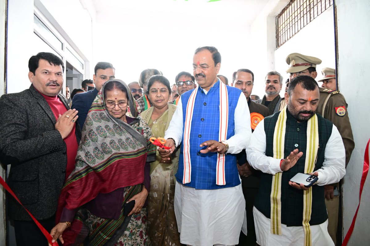 kpmaurya1's tweet photo. सोरांव, प्रयागराज में पूज्य जगद्गुरु शंकराचार्य स्वामी अधोक्षजानंद जी महाराज व पूज्य आचार्य गोपाल शास्त्री योगी आनंद जी महाराज एवं संपादक श्री मनोज मिश्रा जी तथा जनप्रतिनिधियों व पार्टी पदाधिकारियों के साथ युनाइटेड भारत समाचार के स्थापना दिवस पर सम्मिलित होकर नए प्रिंटिंग प्रेस का शुभारंभ किया।
@narendramodi @PMOIndia @JPNadda @BJP4India @BJP4UP
#VisitToPrayagraj