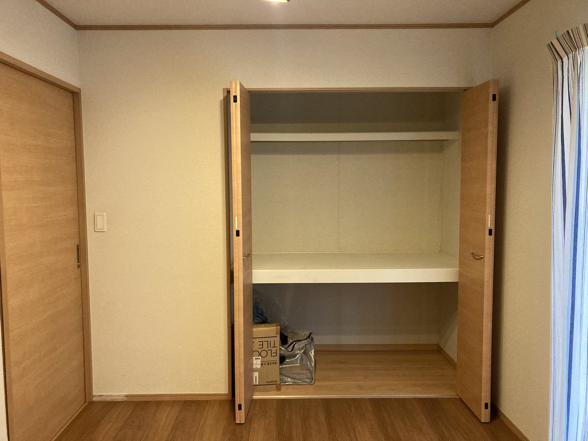 LifeIsPxxxxx's tweet photo. 和室押入は棚解体
#サロン https://t.co/spSlnzyaqx