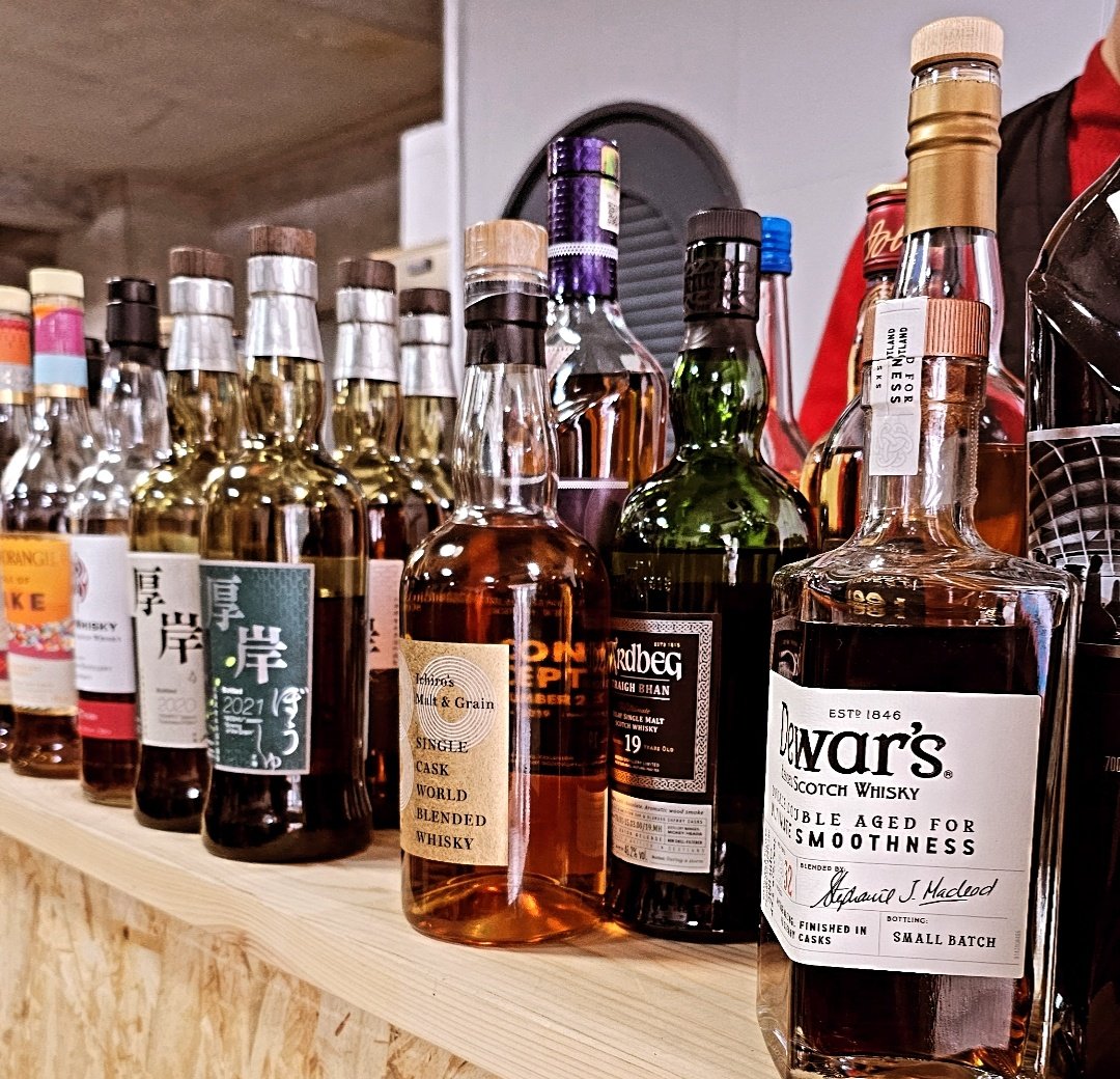 Fior_whisky's tweet photo. 新春ウイスキーくじ
またまたS賞出ました🎆🎆

おめでとうございますっ！！！
不動人気のマッカランレアカスクブラックまだございますので、
お近くの方はぜひトライしてみてください👍👍 https://t.co/nDW24Mn8sv