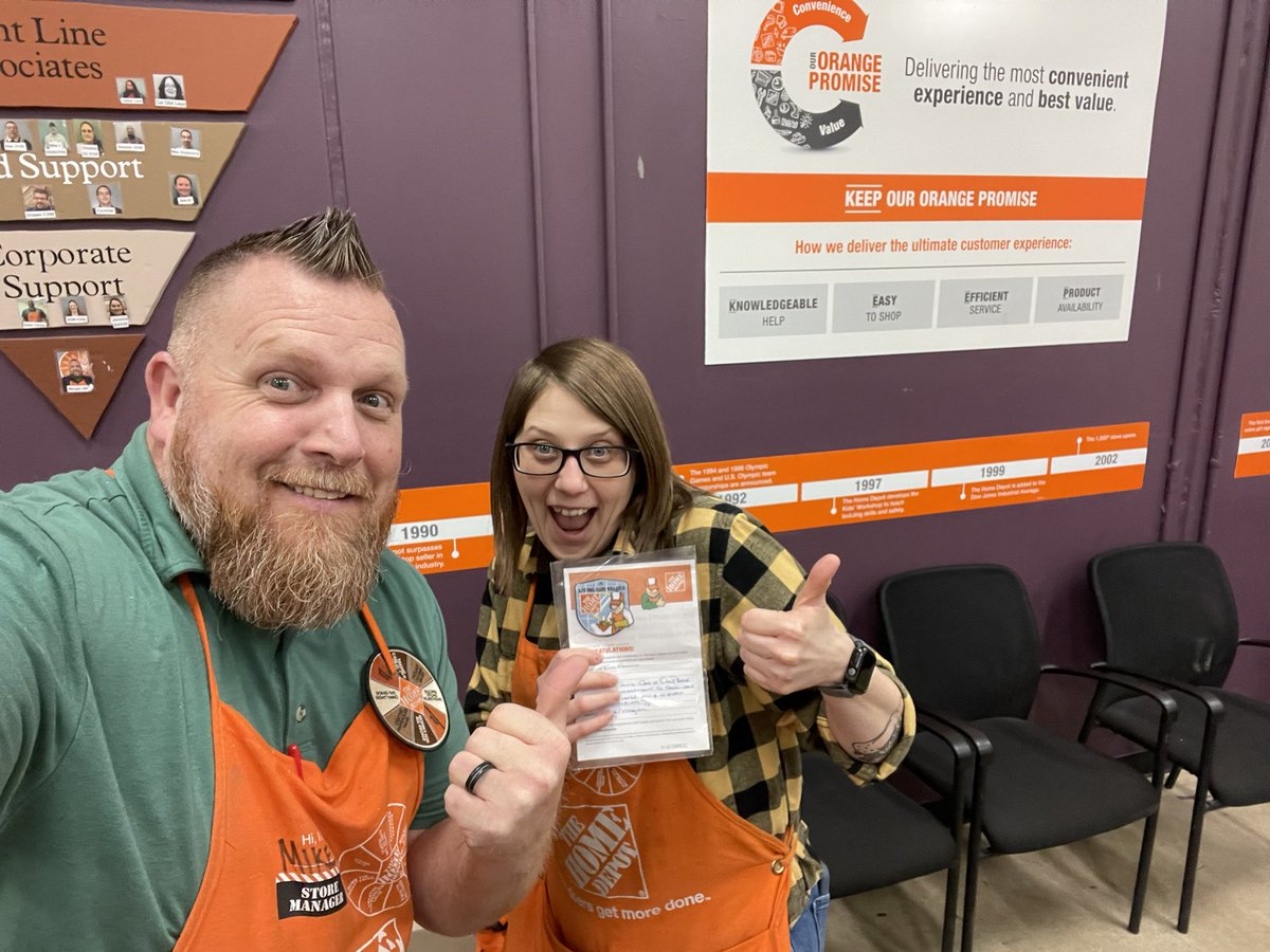 Shout out & Thank you to CXM Kim for her engagement with the team & focus on our customers! 👏🏼👏🏼👏🏼🙌🏼#ExcellentCustomerService
Thank you Kim for everything you do for our customers & associates. I appreciate you!