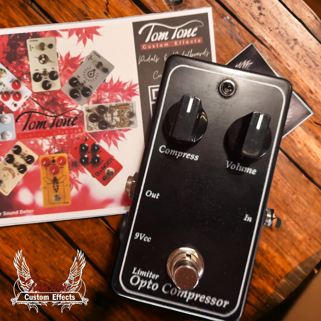 Opto-Compressor 

#tomtone #optocompressor #compressor #pedalfx #guitarfx #fxpedals #guitareffects #effectspedals #DavidGilmour #PinkFloyd #demeter #pedaisdeguitarra #pedaisdeguitarra #Stompbox #tonehunter #pedalhunter #boutiquepedals #customshop #custompedals #customeffects