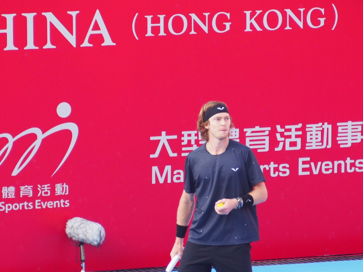 evasakuraimamo's tweet photo. Some more Andrey from my camera and phone 🫶🏻 so glad that I bought ticket for QF and final 🥹 he’s just too attractive 🥰 #andreyrublev #rublofam #hko #hkopentennis #atp #tennis 🎾🖤🏆 https://t.co/vErueMk2K8