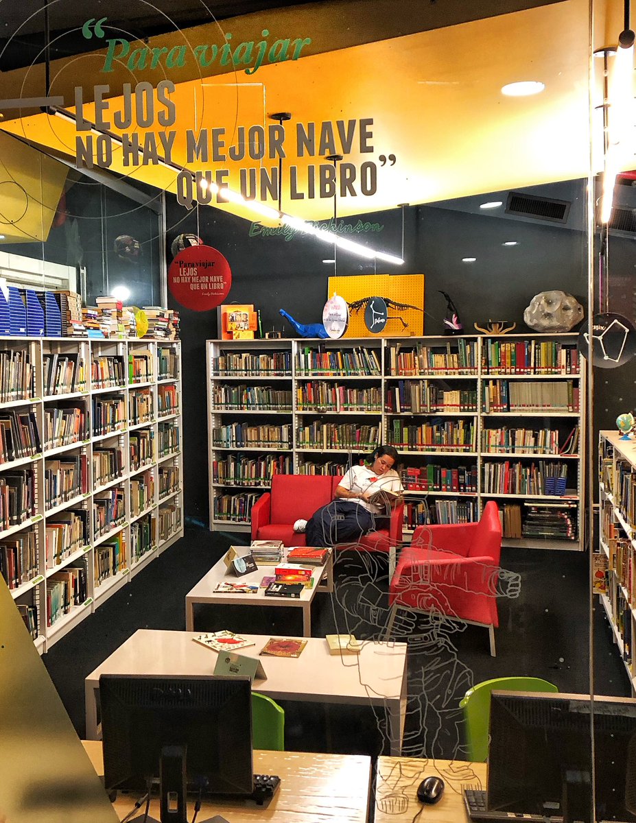mapascu's tweet photo. “Para viajar lejos no hay mejor nave que un libro”
Emily Dickinson
#iphoneonly #snapseed #snapseededit #squaready #librería #bookshop #fotografíacallejera #streetphotography https://t.co/K5lnqovOwk