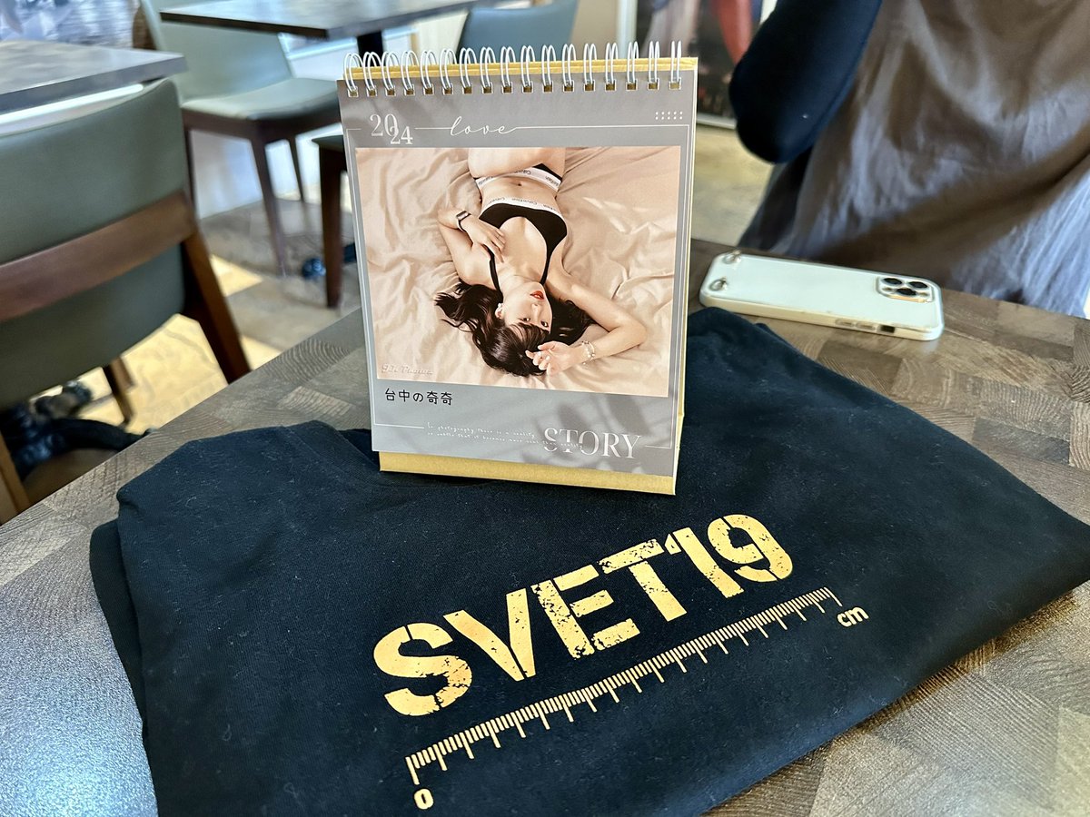 #Svet19 上週末台中行🌞是趟很愉快的旅程🚄看了五月天洲際棒球場演唱會🎤彌補去年329沒看到他們的遺憾🙌🏻

見到了許久未見的朋友，從一個人的咖啡廳☕️變成四個人午後甜點時光🍮並收到了一份特別の禮物🎁

在這次也認識了新朋友❤️是Svet的情侶粉絲👫~幫他們圓夢💭且意外見到曾有好感、已五年不見的女孩💕 https://t.co/wz5ZXq8OEK
