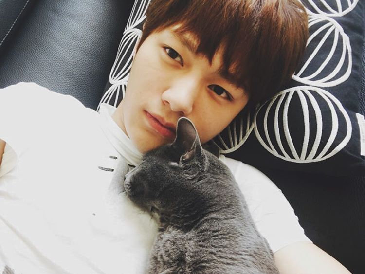 myungsoopics's tweet photo. myungsoo with byeol appreciation post 
(please post byeol again, we miss him 😭)
#김명수 #명수 #엘 #인피니트 #INFINITE https://t.co/WrJjDyYCh5