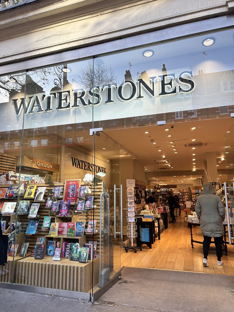 HarperFiction (@harperfiction) on Twitter photo Next stop after a lunch break for team London…
We spoke to Charles at <a href="/HSKWaterstones/">Waterstones Kensington</a> who voted NOT GUILTY for #AnnaO ⭕️
Thank you to all of our bookseller voters so far today!
#AnnaOBookshopDay <a href="/Matthew__Blake/">Matthew Blake</a> Next stop after a lunch break for team London…
We spoke to Charles at <a href="/HSKWaterstones/">Waterstones Kensington</a> who voted NOT GUILTY for #AnnaO ⭕️
Thank you to all of our bookseller voters so far today!
#AnnaOBookshopDay <a href="/Matthew__Blake/">Matthew Blake</a>