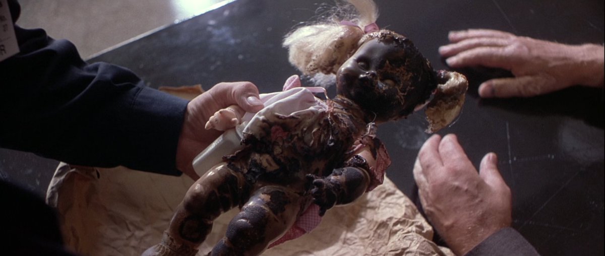 IlGlaz's tweet image. Holy smokes! #Backdraft might just be Ron Howard's most gorgeous-looking film.

Incredible sense of scale. Expressive, often elaborate staging. Mythical style, presenting every character as a larger-than-life hero that battles an elusive, ferocious, insatiable monster of a fire.