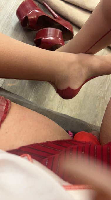Footboys? #sissy #trap #crossdresser #footfetısh https://t.co/MhHIZ53gk2<a href="/tag/sissy"class="tags">#sissy</a><a href="/tag/trap"class="tags">#trap</a><a href="/tag/crossdresser"class="tags">#crossdresser</a><a href="/tag/footfet%C4%B1sh"class="tags">#footfetısh</a>