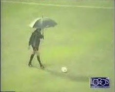 Rispetto ad altre squadre, il diverso trattamento riservato alla Juventus (continuamente indagata, intercettata, calunniata e condannata senza rispetto delle regole del processo) va ricercato nell’invidia sociale verso gli Agnelli.
Non cambierà niente.