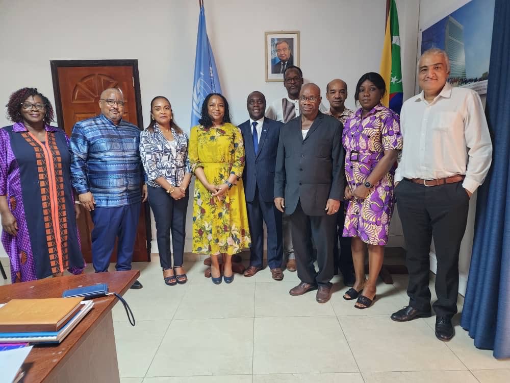 Fructueuses échanges avec la délégation de ⁦<a href="/OIFrancophonie/">La Francophonie</a>⁩ conduite par Ambassadeur ⁦<a href="/KavakureLaurent/">Laurent Kavakure</a>⁩ pour l’accompagnement des élections aux #Comores. ⁦<a href="/UNICEFComores/">UNICEF Comores</a>⁩ ⁦<a href="/PNUD_Comores/">PNUD Comores</a>⁩ ⁦<a href="/UnfpaComores/">UNFPA Comores</a>⁩ ⁦<a href="/ONU_Comores/">Nations Unies Comores</a>⁩ ⁦<a href="/JoshuaOsih/">Joshua Osih</a>⁩