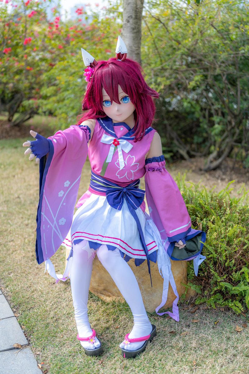 CecilBessie's tweet photo. 河畔🏞️🥰

🌸：@CecilBessie 
📷：@wzw30130081 

hello大家好，第一次在X发布自己拍的kig照片真的很开心😍希望大家喜欢！

#kigurumi
#ウマ娘
#着ぐるみ
#サクラチヨノオー https://t.co/thYpbaNQ5z