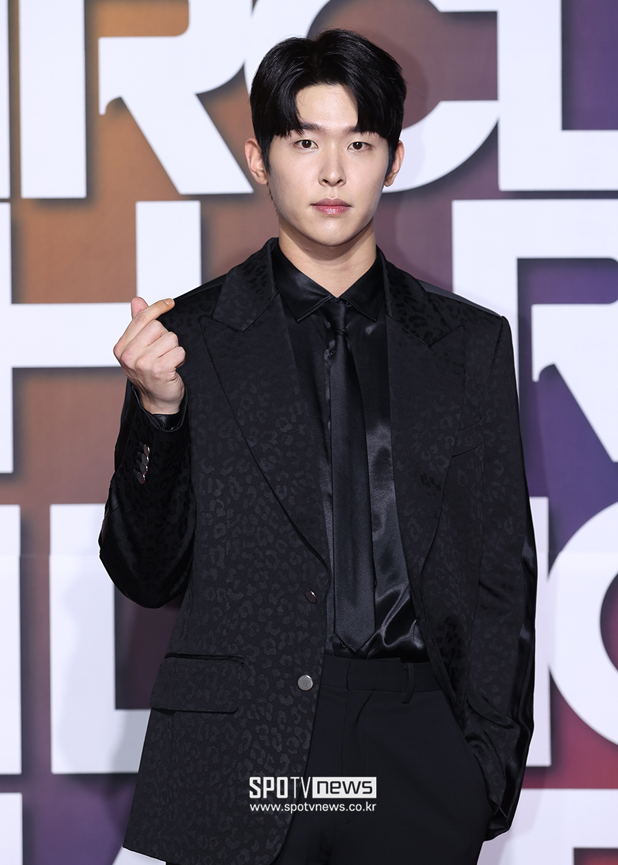 GDecOsEboAAjkC3?format=jpg&name=large