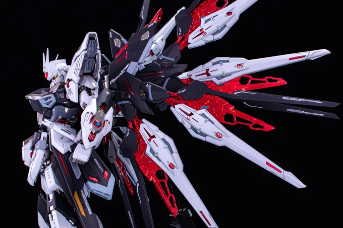 #見た人もなにか無言で羽根付の何かをあげる羽色々ガンダム 