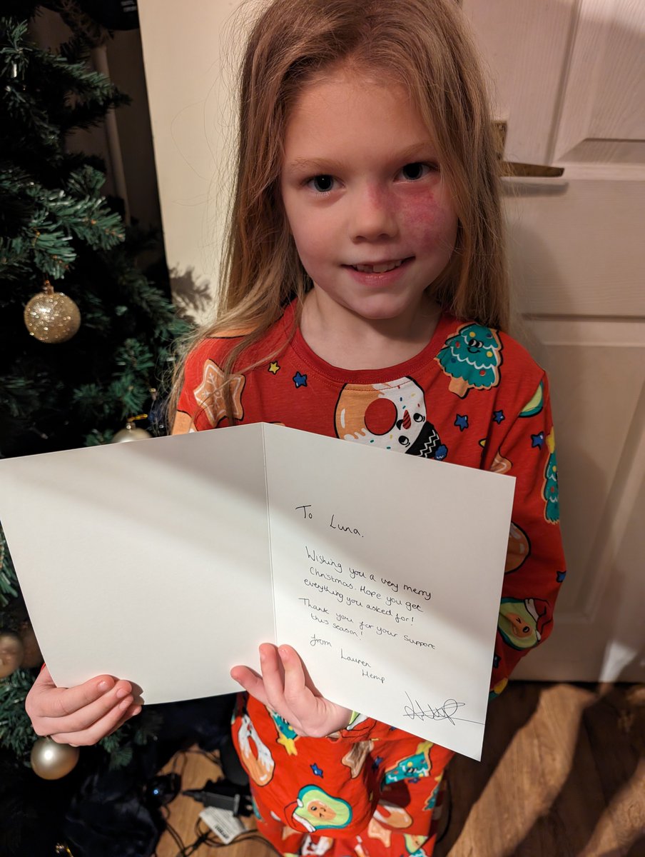 Thank you so much <a href="/lauren__hemp/">Lauren Hemp</a> you certainly made her Christmas one to remember. She doesn't stop talking about receiving a Christmas card from her hero 🩵⚽