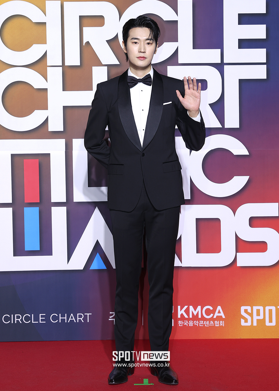 GDecleBa0AAy9Go?format=jpg&name=large