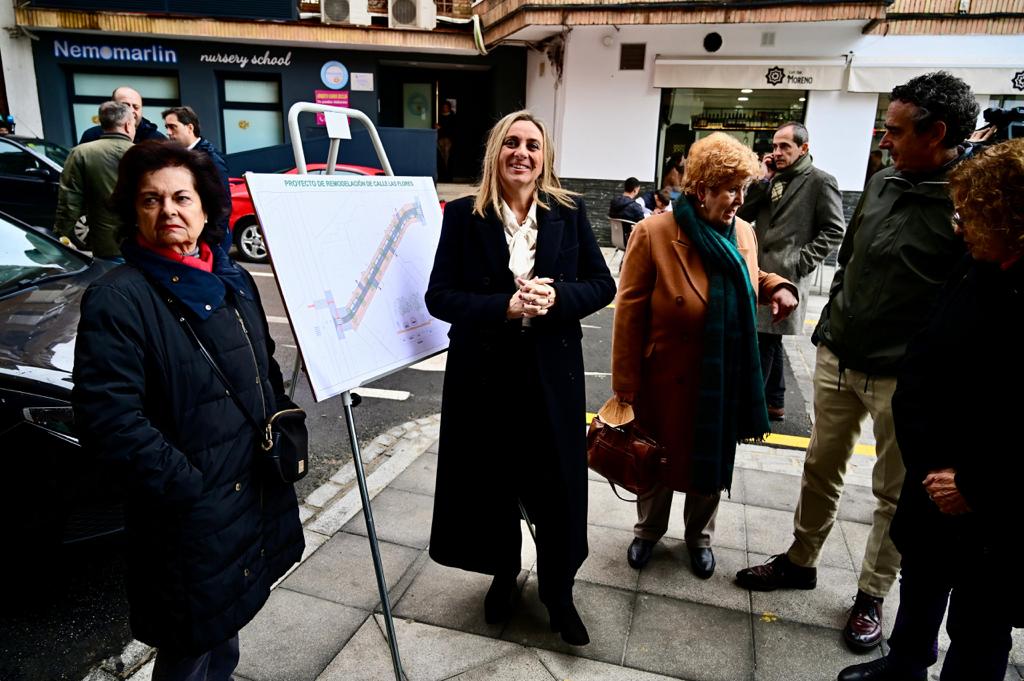 marifrangr's tweet photo. Presentamos el proyecto que el @aytogr ha elaborado para el arreglo y la remodelación de la calle Las Flores, en #DistritoRonda #Granada, con un presupuesto de 220.000€
Cumplimos una demanda vecinal que mejora la accesibilidad y el disfrute de los ciudadanos
#CuidarGranada💙 https://t.co/Rw8ypfmYLt
