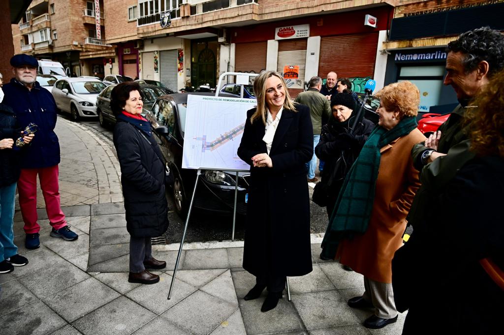 marifrangr's tweet photo. Presentamos el proyecto que el @aytogr ha elaborado para el arreglo y la remodelación de la calle Las Flores, en #DistritoRonda #Granada, con un presupuesto de 220.000€
Cumplimos una demanda vecinal que mejora la accesibilidad y el disfrute de los ciudadanos
#CuidarGranada💙 https://t.co/Rw8ypfmYLt